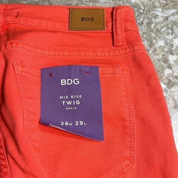 BDG Urban Outfitter red jeans mid rise twig  ankle 26W. 29L - Picture 7 of 9